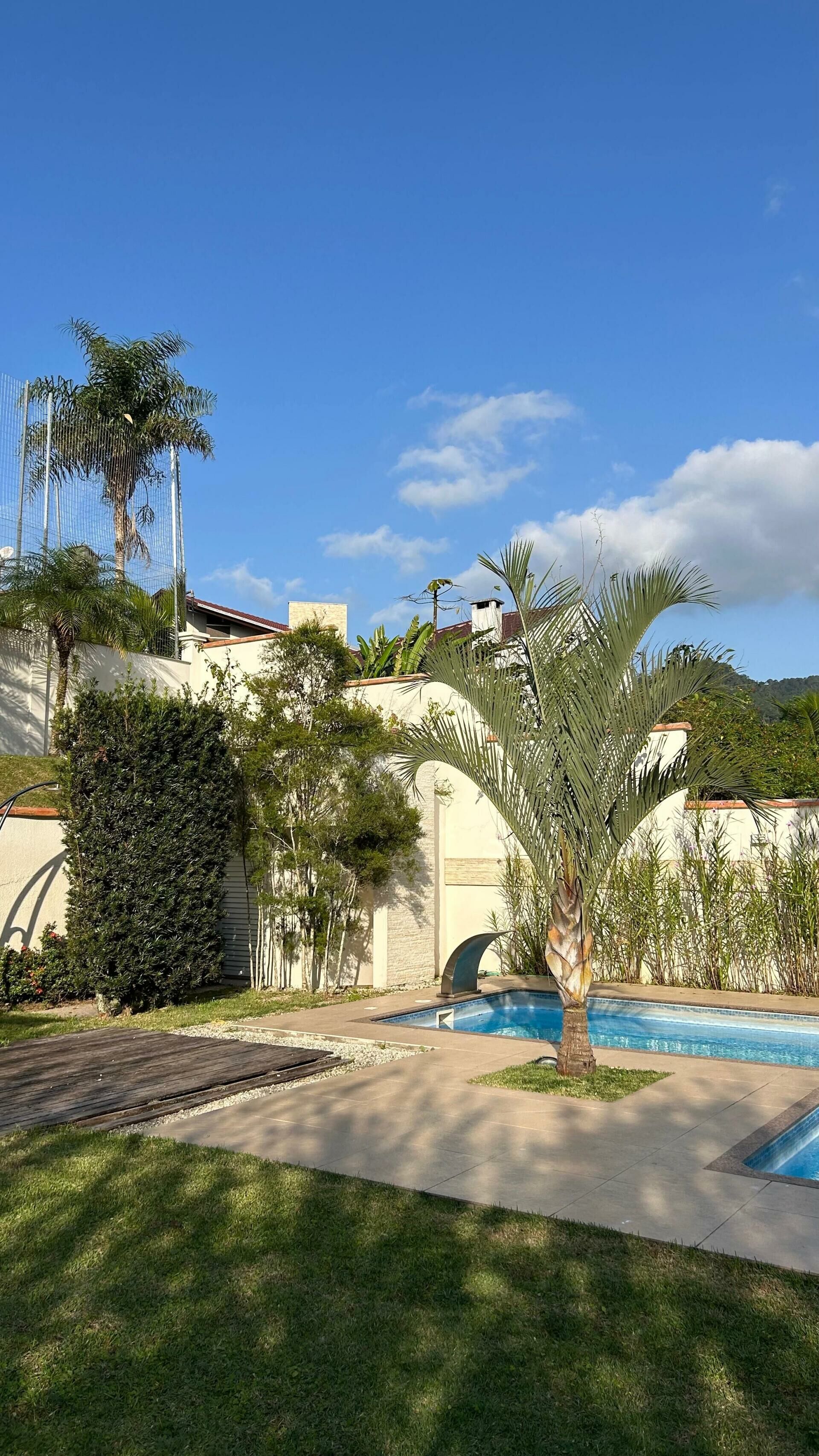 Imagem do Casa com piscina em condomínio Residencial  Fechado no bairro Jaraguá Esquerdo